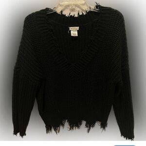 MAIN STRIP BLACK WITH RAW EDGES AND VNECK 2X GREAT CONDITION